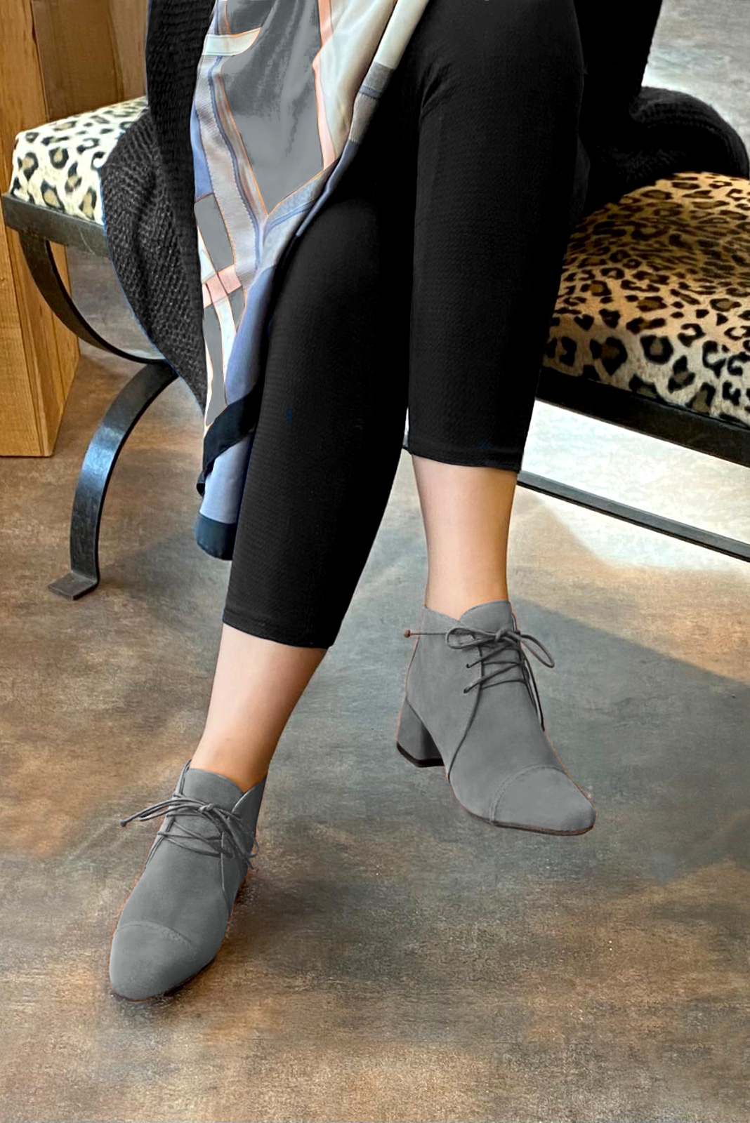 Dove grey women's ankle boots with laces at the front. Round toe. Low flare heels. Worn view - Florence KOOIJMAN